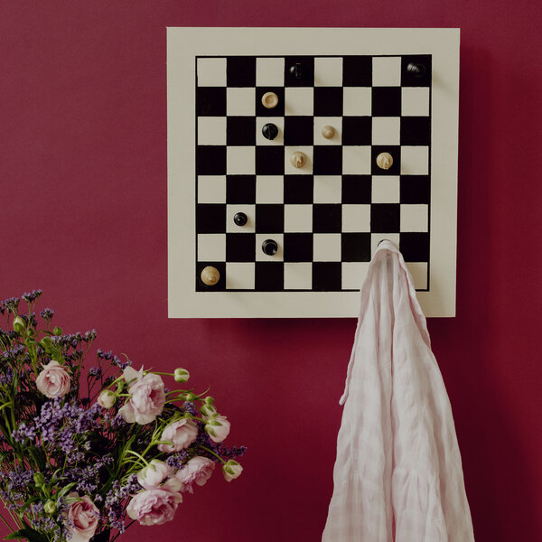 Selber machen Garderobe mit Schachbrett | © Charlotte Schreiber
