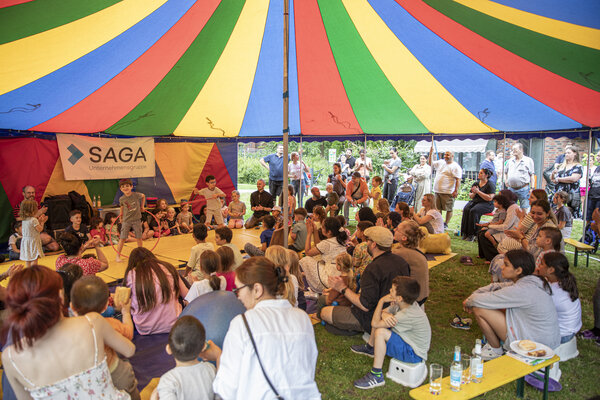 Mitmach-Zirkus beim Mieterfest in der August-Krogmann-Straße | © Philipp Reiss